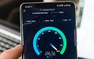 5G Smartphone showing Speedtest